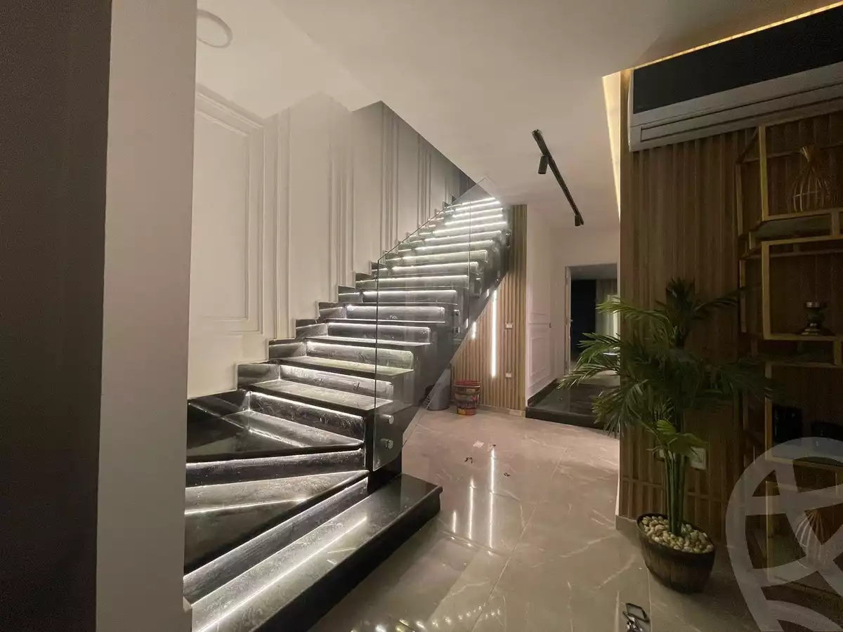 https://aqarmap.com.eg/ar/listing/6327811-for-sale-cairo-new-cairo-compounds-mountain-view-hyde-park