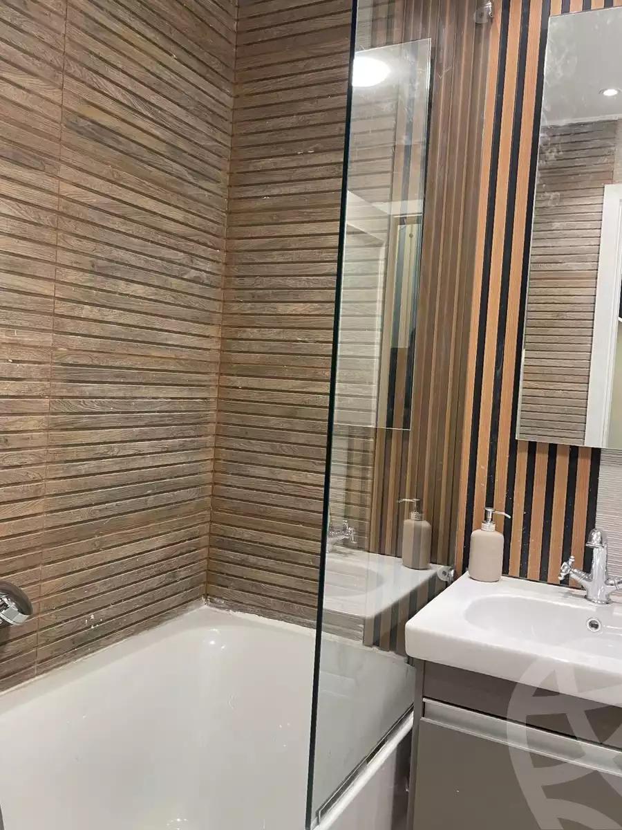 https://aqarmap.com.eg/ar/listing/6327811-for-sale-cairo-new-cairo-compounds-mountain-view-hyde-park