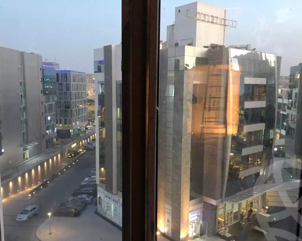 https://aqarmap.com.eg/ar/listing/6338877-for-sale-cairo-el-sheikh-zayed-city-compounds-brk-stryt-mwl-sky