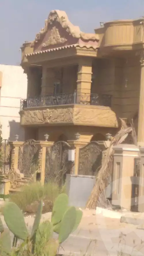 https://aqarmap.com.eg/ar/listing/6362229-for-sale-cairo-new-cairo-sharq-el-akadamiya-salah-nasim-st