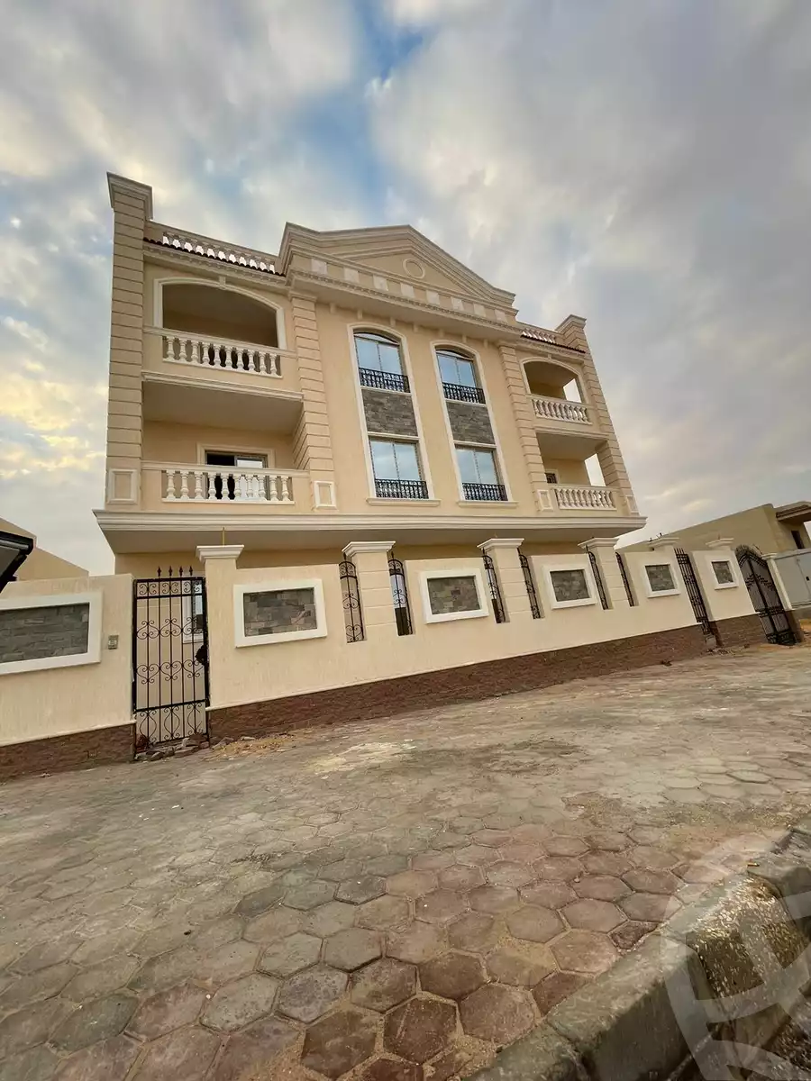 https://aqarmap.com.eg/ar/listing/6363666-for-sale-cairo-el-shorouk-lhy-lthlth-shrq-neighbourhood-1