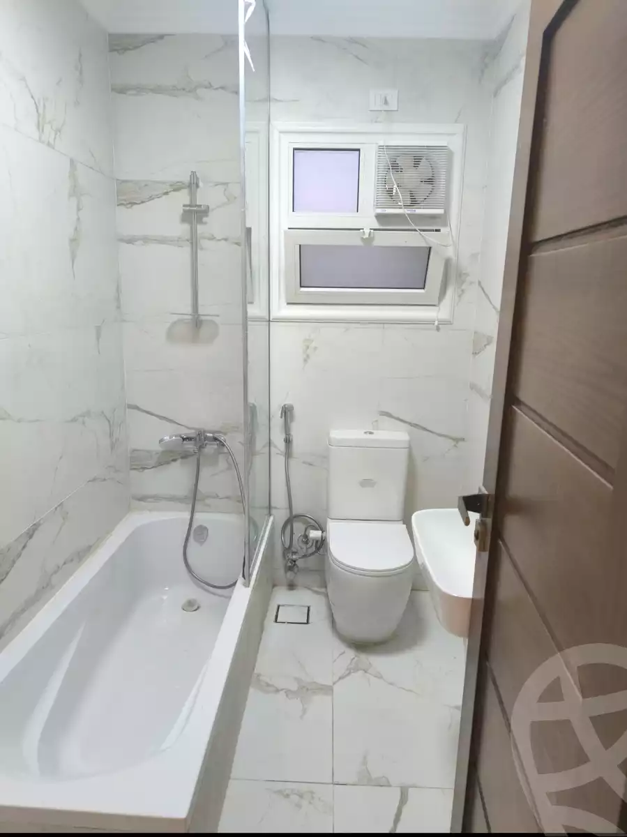 https://aqarmap.com.eg/ar/listing/6364730-for-rent-cairo-new-cairo-lrhb-city-phase-1-ahmed-rami-st