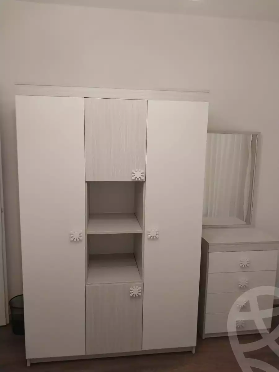 https://aqarmap.com.eg/en/listing/6375430-for-rent-cairo-new-cairo-lrhb-city-phase-4-mohammed-farid-st