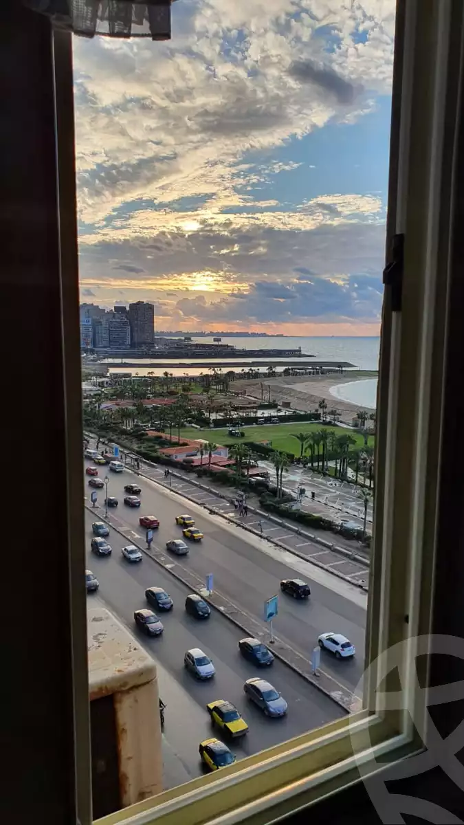 https://aqarmap.com.eg/ar/listing/6384566-for-sale-alexandria-sn-styfnw-san-stefano-grand-plaza