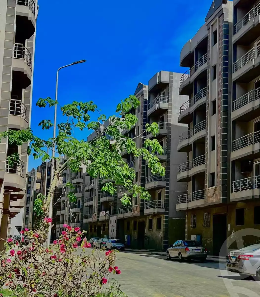 https://aqarmap.com.eg/ar/listing/6433553-for-sale-cairo-new-cairo-el-kattameya-compounds-in-kattameya-kmbwnd-mkny-lmnswr-llttwyr