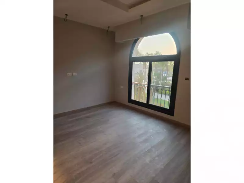https://aqarmap.com.eg/en/listing/6484897-for-sale-cairo-el-sheikh-zayed-city-compounds-kmbwnd-fyldj-wyst-dr-llttwyr