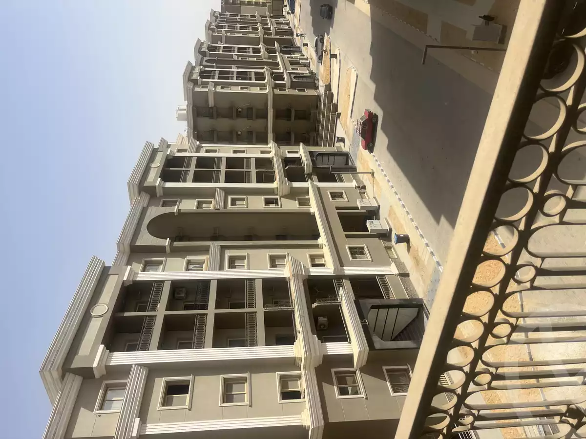 https://aqarmap.com.eg/en/listing/6496775-for-sale-cairo-new-cairo-compounds-dh-ykwn-2-ryzydns-styl-hwm