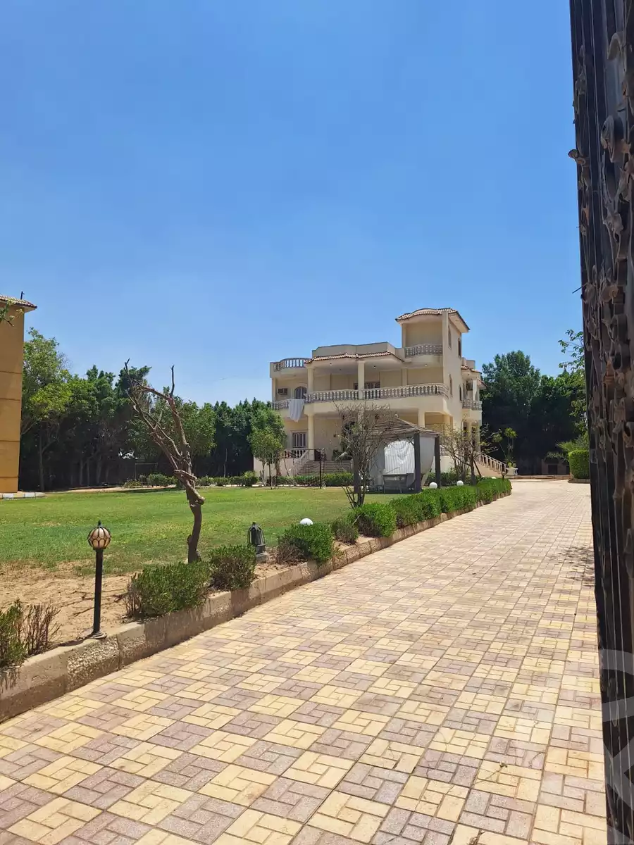 https://aqarmap.com.eg/en/listing/6497137-for-sale-cairo-el-sheikh-zayed-city-lshykh-zyd-ljdyd-el-reef-el-oroby