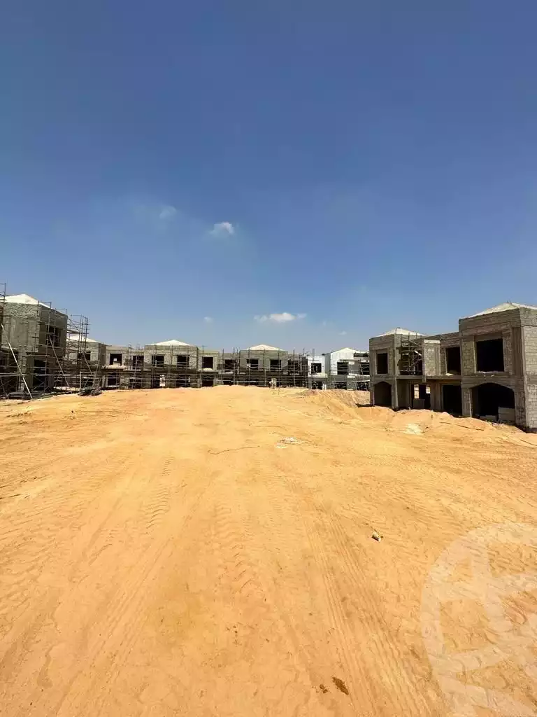 https://aqarmap.com.eg/ar/listing/6500948-for-sale-cairo-el-sheikh-zayed-city-compounds-kmbwnd-fyldj-wyst-dr-llttwyr