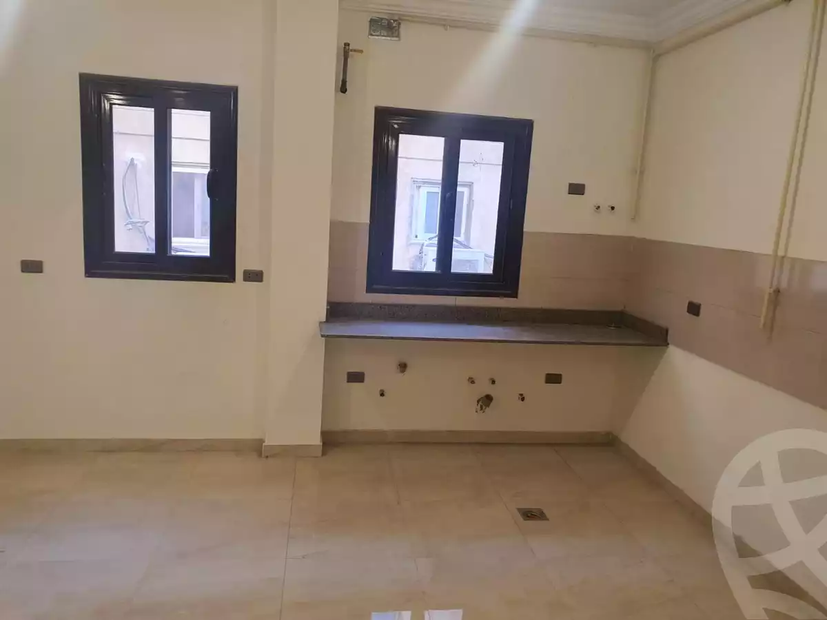 https://aqarmap.com.eg/ar/listing/6537758-for-rent-cairo-new-cairo-ganob-el-akadamiya-south-academy-a-zaid-ebn-haretha-st