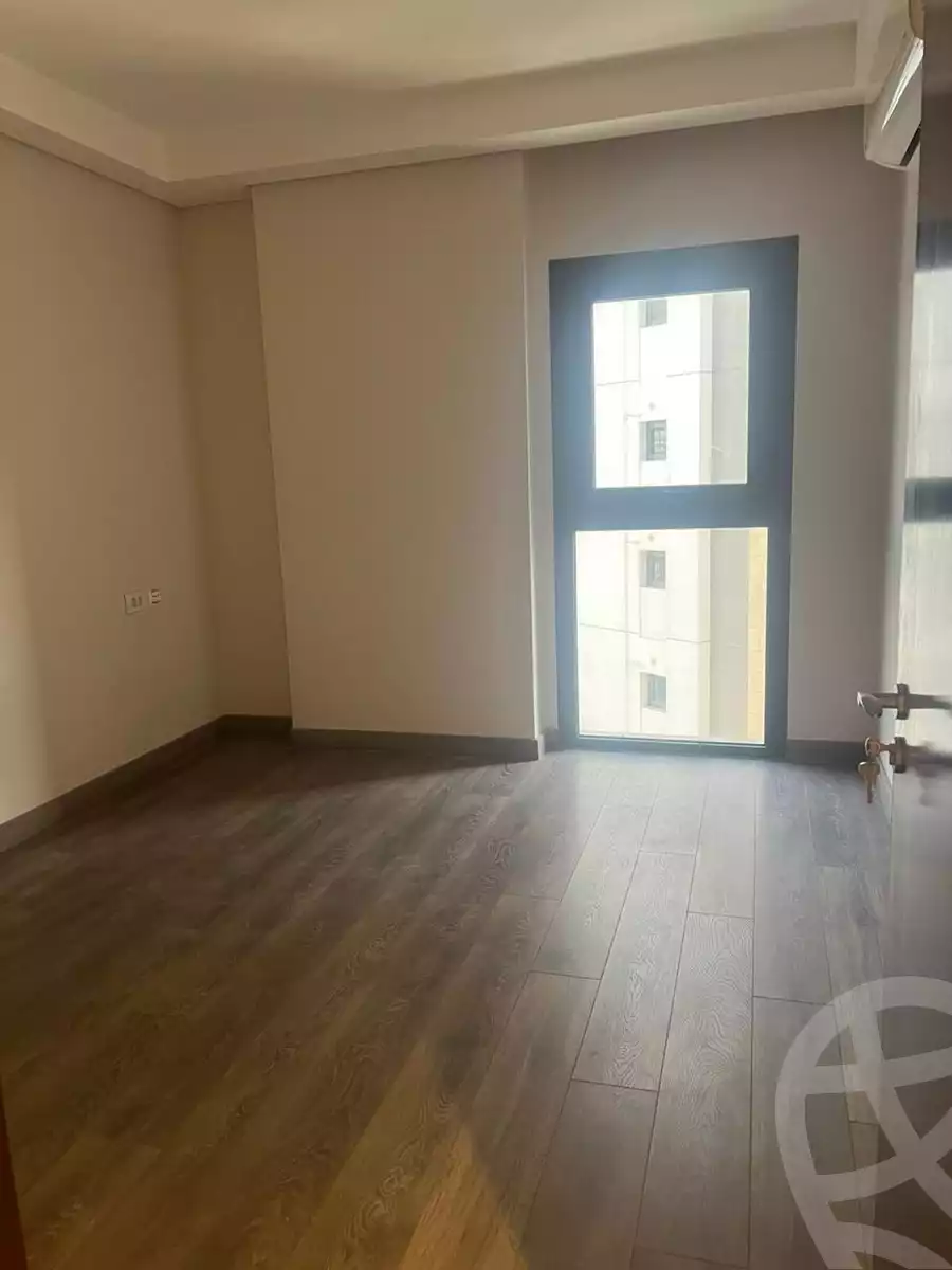 https://aqarmap.com.eg/en/listing/6543435-for-sale-cairo-el-sheikh-zayed-city-compounds-zyd-wr-llttwyr