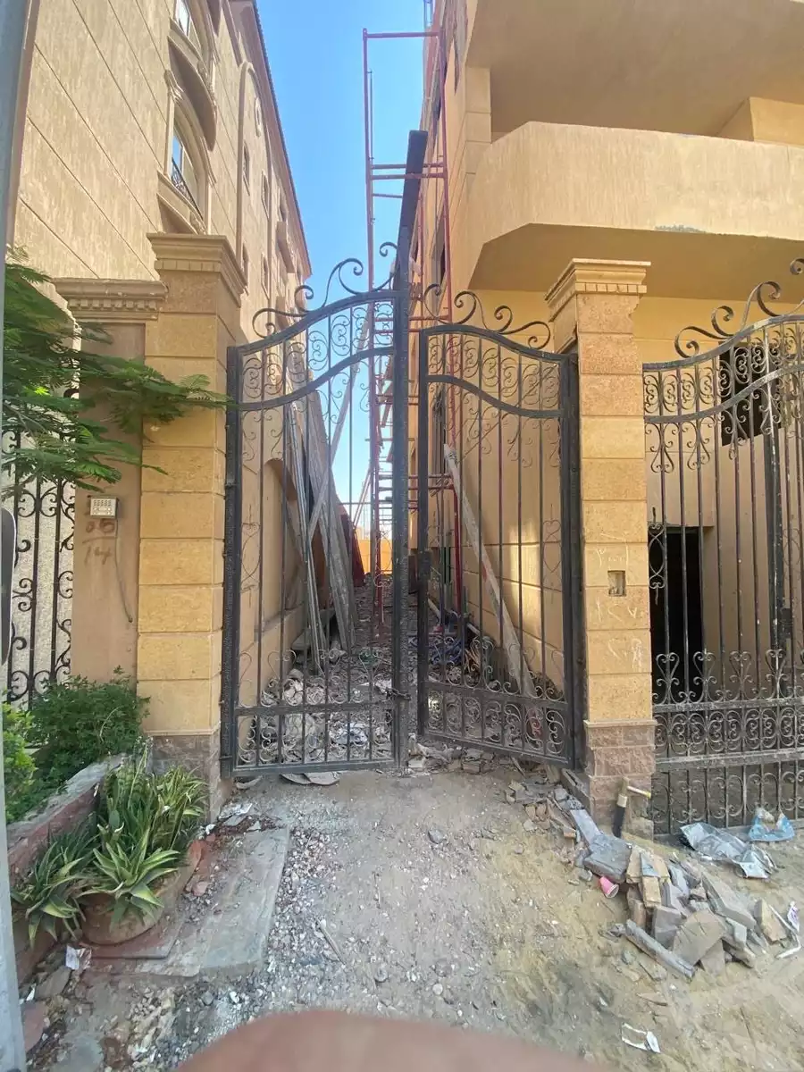 https://aqarmap.com.eg/en/listing/6547127-for-sale-cairo-6th-of-october-el-hay-el-motamyz-el-motamayez-neighborhood-al-moshir-ahmed-ismail-al-akid-ibrahim-abdo-st