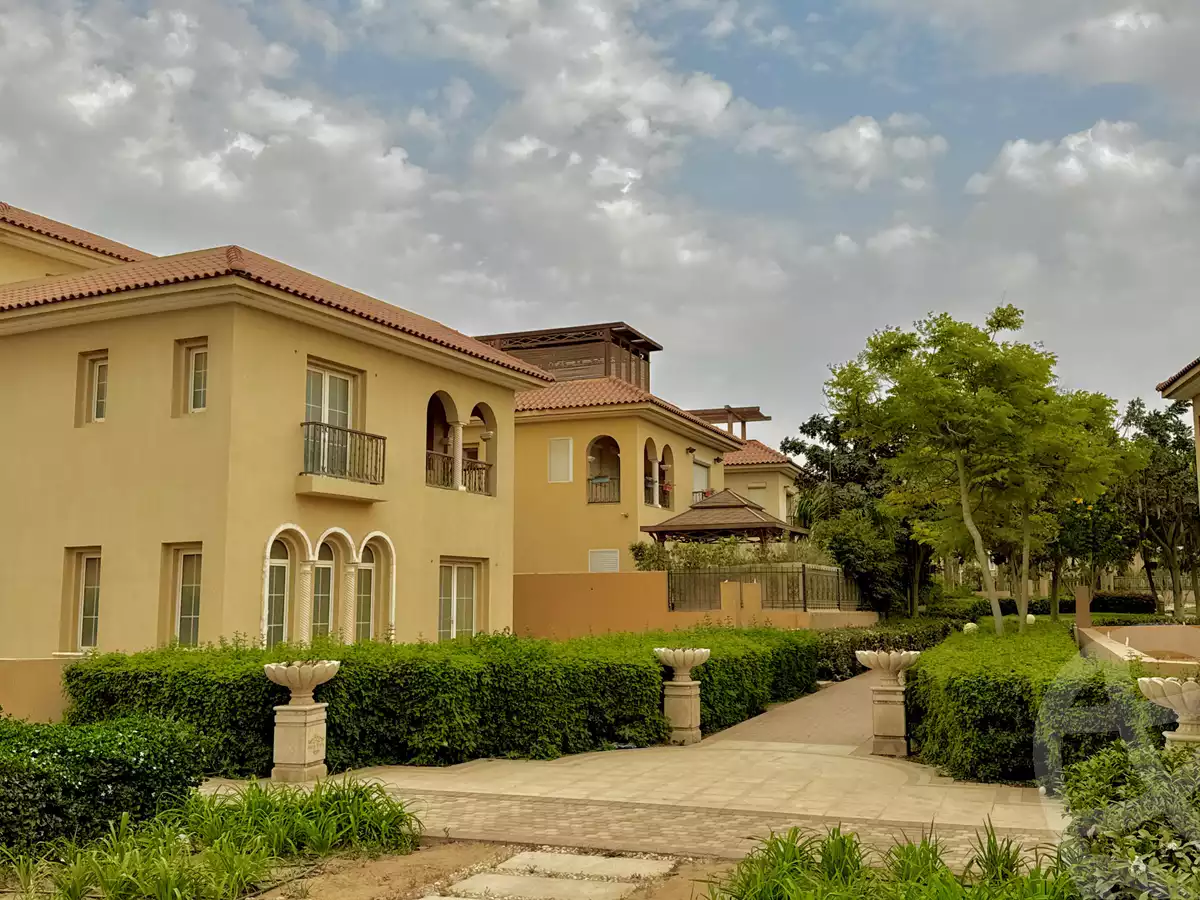 https://aqarmap.com.eg/ar/listing/6558347-for-sale-cairo-new-cairo-compounds-hyde-park-centre-ville-hyde-park