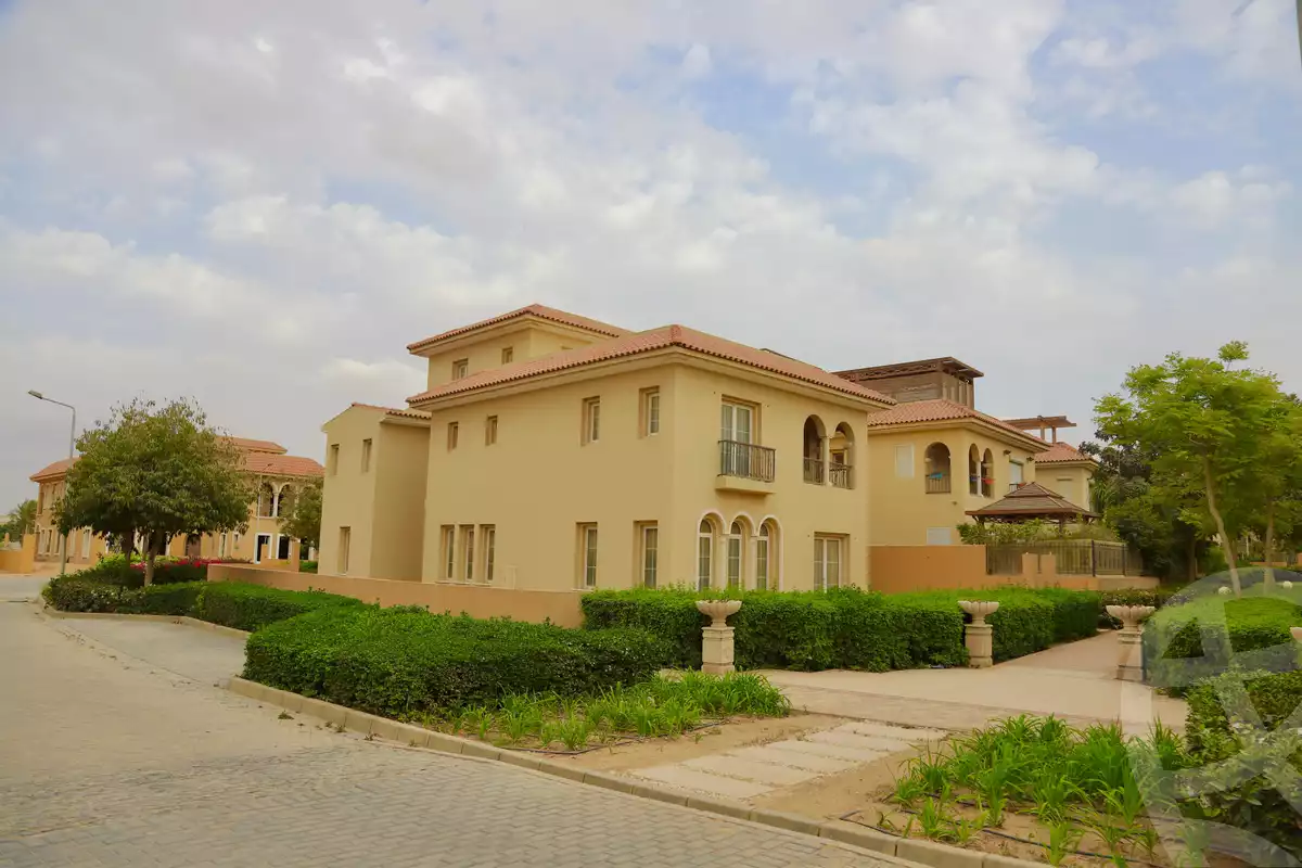 https://aqarmap.com.eg/ar/listing/6558347-for-sale-cairo-new-cairo-compounds-hyde-park-centre-ville-hyde-park