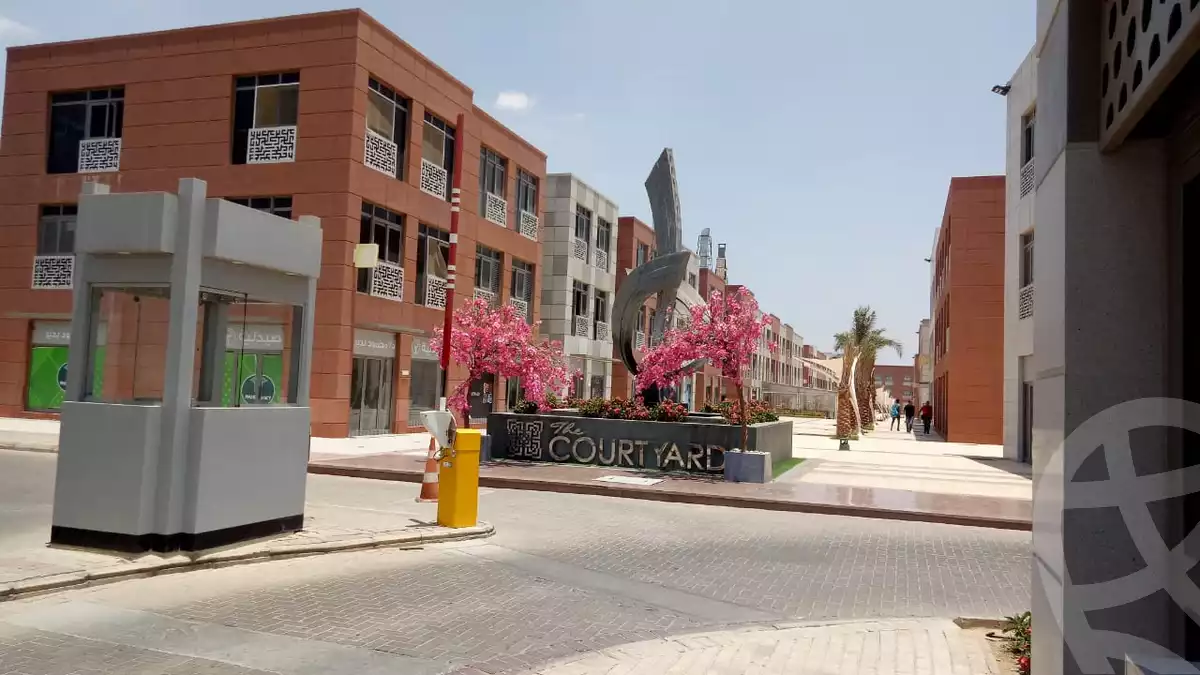 https://aqarmap.com.eg/ar/listing/6563457-for-sale-cairo-el-sheikh-zayed-city-compounds-the-courtyard-mall-dorra