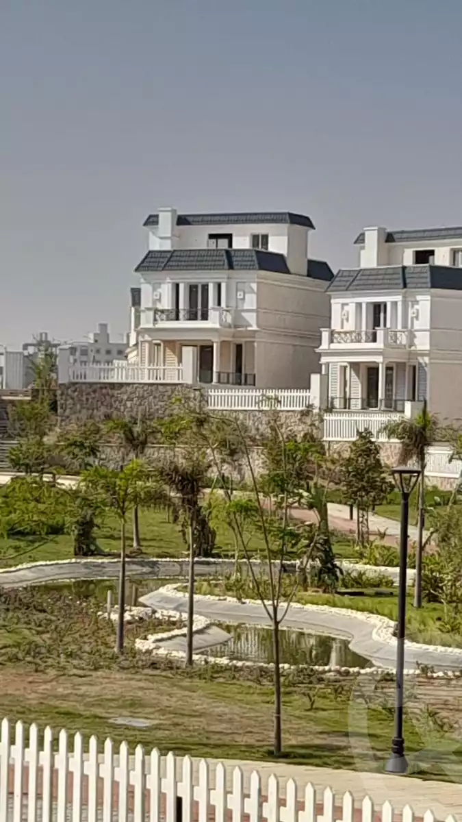https://aqarmap.com.eg/en/listing/6565445-for-sale-cairo-new-cairo-compounds-mountain-view-hyde-park