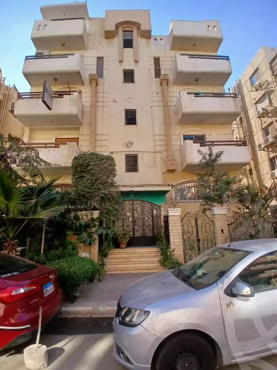 https://aqarmap.com.eg/en/listing/6571042-for-sale-cairo-6th-of-october-el-ahyaa-neighborhood-1st-al-maahad