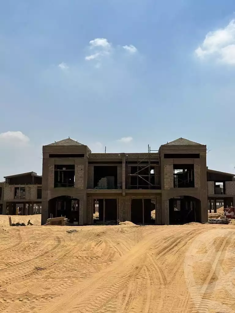 https://aqarmap.com.eg/en/listing/6574532-for-sale-cairo-el-sheikh-zayed-city-compounds-kmbwnd-fyldj-wyst-dr-llttwyr