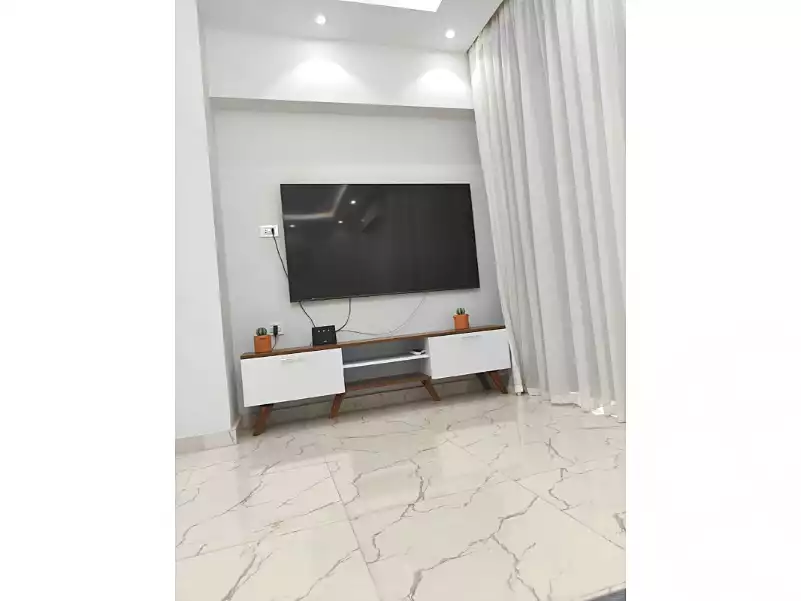 https://aqarmap.com.eg/ar/listing/6594464-for-rent-cairo-new-cairo-compounds-hyde-park-centre-ville-hyde-park