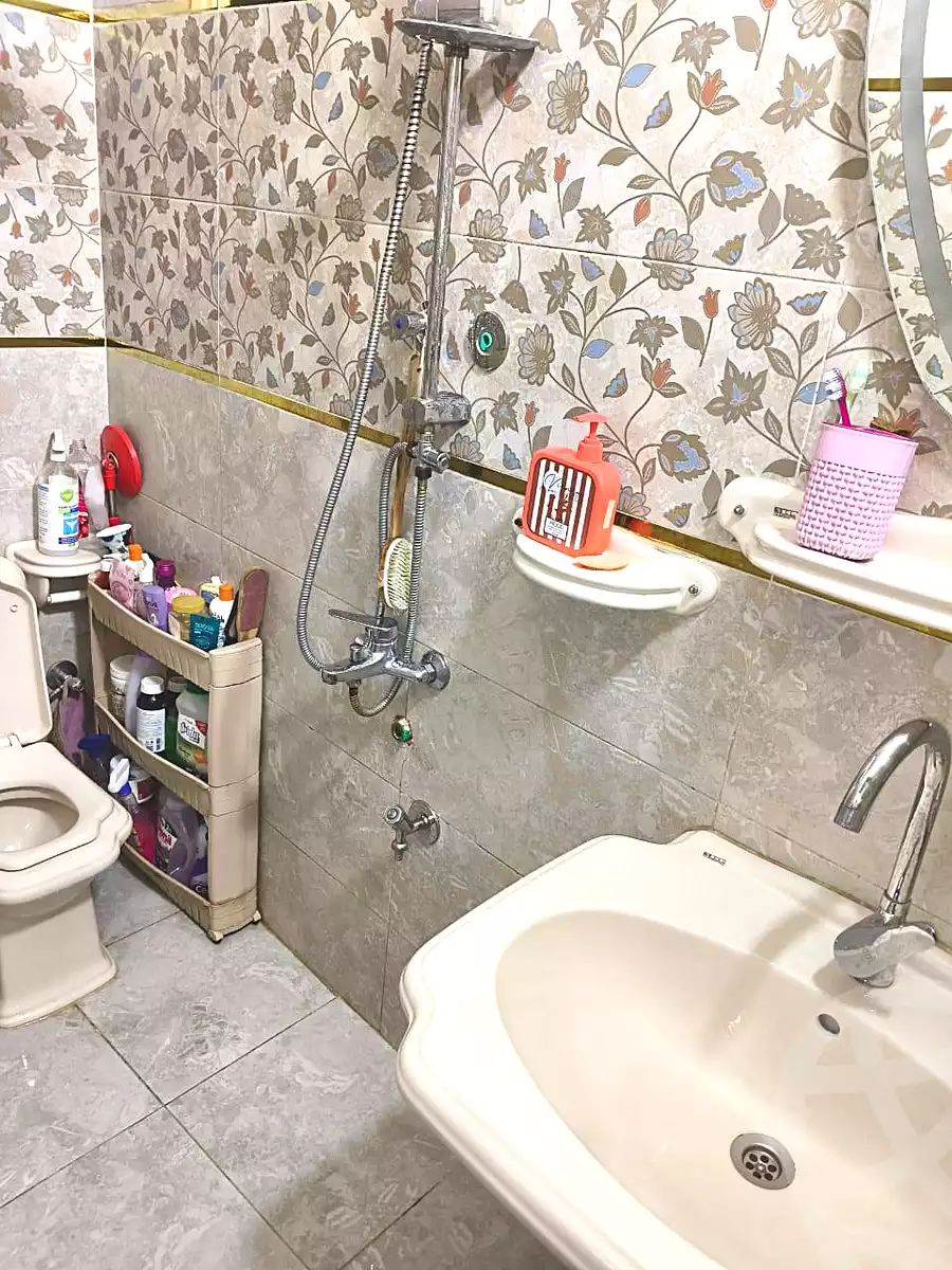 https://aqarmap.com.eg/ar/listing/6609169-for-sale-qalyubia-shubra-el-khaima-shubra-el-khaima-city-ahmed-oraby-st