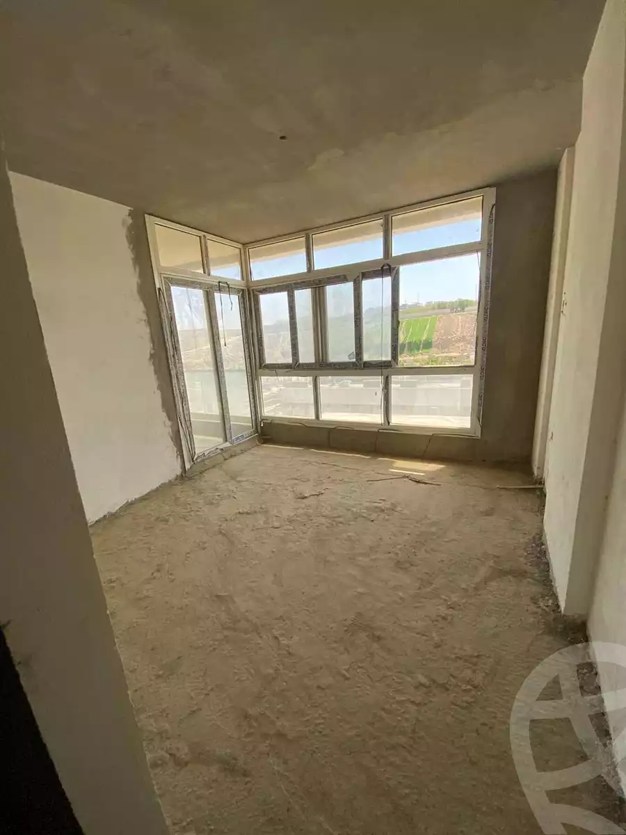 https://aqarmap.com.eg/en/listing/6632978-for-sale-cairo-new-cairo-compounds-mountain-view-hyde-park