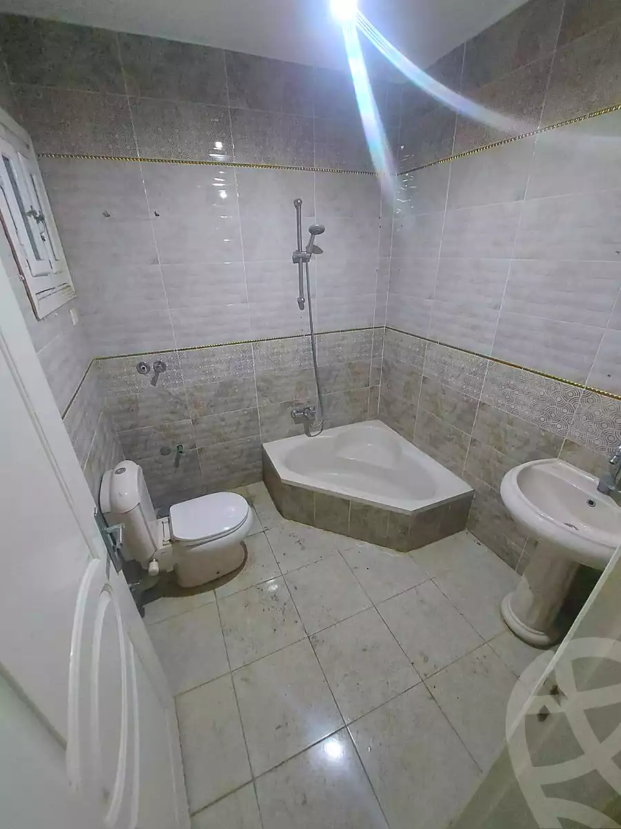 https://aqarmap.com.eg/ar/listing/6654796-for-rent-cairo-helwan-el-shareaa-el-sharby-st