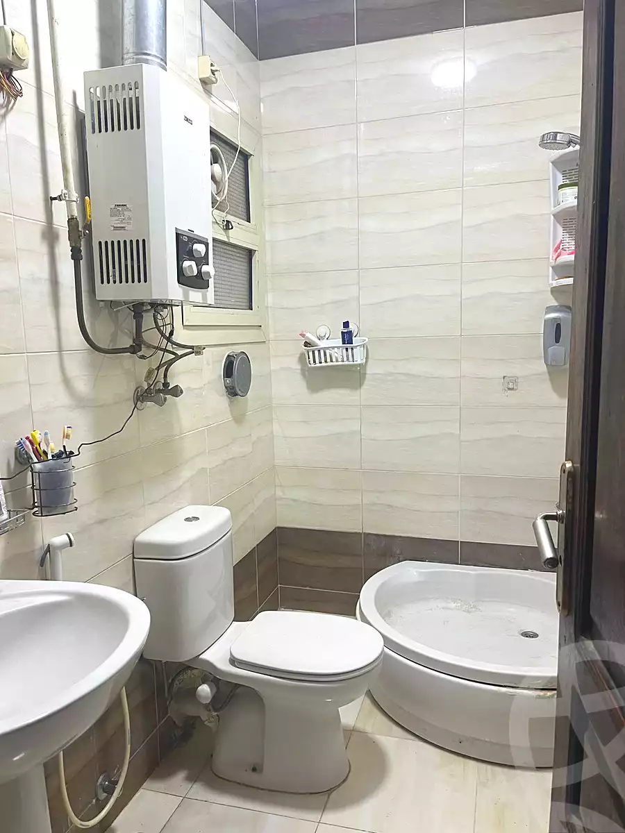 https://aqarmap.com.eg/ar/listing/6655447-for-rent-cairo-new-cairo-compounds-hayati-residence