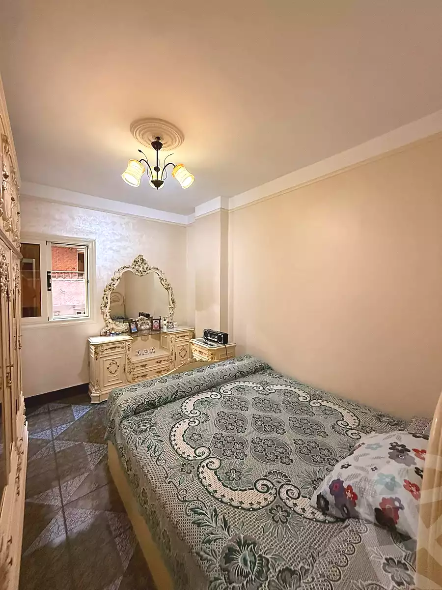 https://aqarmap.com.eg/ar/listing/6670125-for-sale-alexandria-sydy-bshr-sydy-bshr-bhry-shr-mhmwd-l-yswy