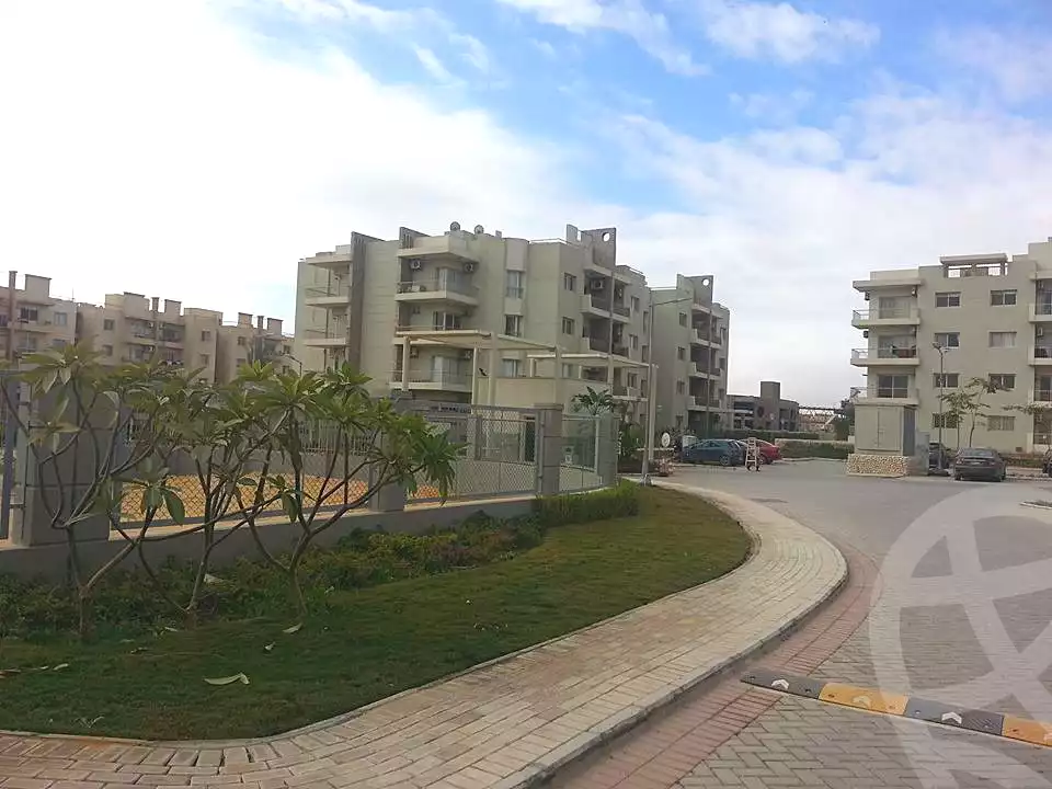 https://aqarmap.com.eg/en/listing/6671269-for-sale-cairo-el-sheikh-zayed-city-compounds-dh-drys