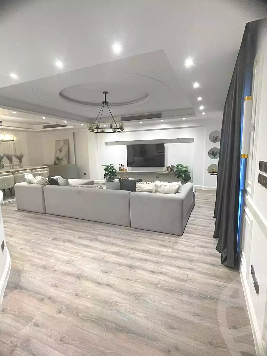 https://aqarmap.com.eg/ar/listing/6677242-for-sale-cairo-new-cairo-compounds-hyde-park-centre-ville-hyde-park
