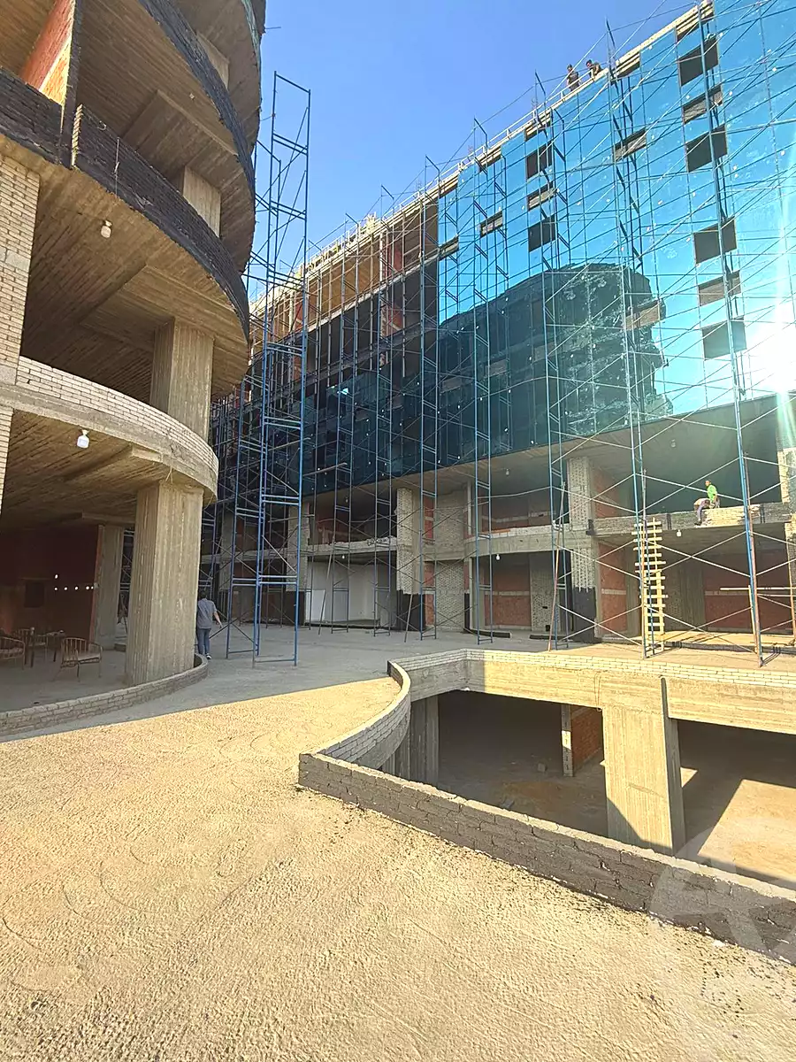 https://aqarmap.com.eg/ar/listing/6687060-for-sale-cairo-el-sheikh-zayed-city-compounds-101-mall-premium