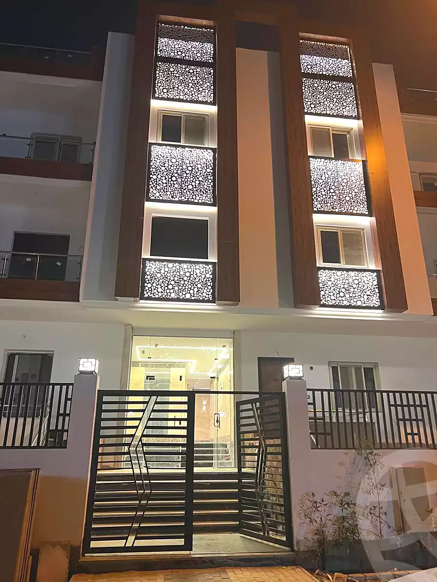 https://aqarmap.com.eg/ar/listing/6687477-for-sale-cairo-el-sheikh-zayed-city-el-hay-elthamen-area-3