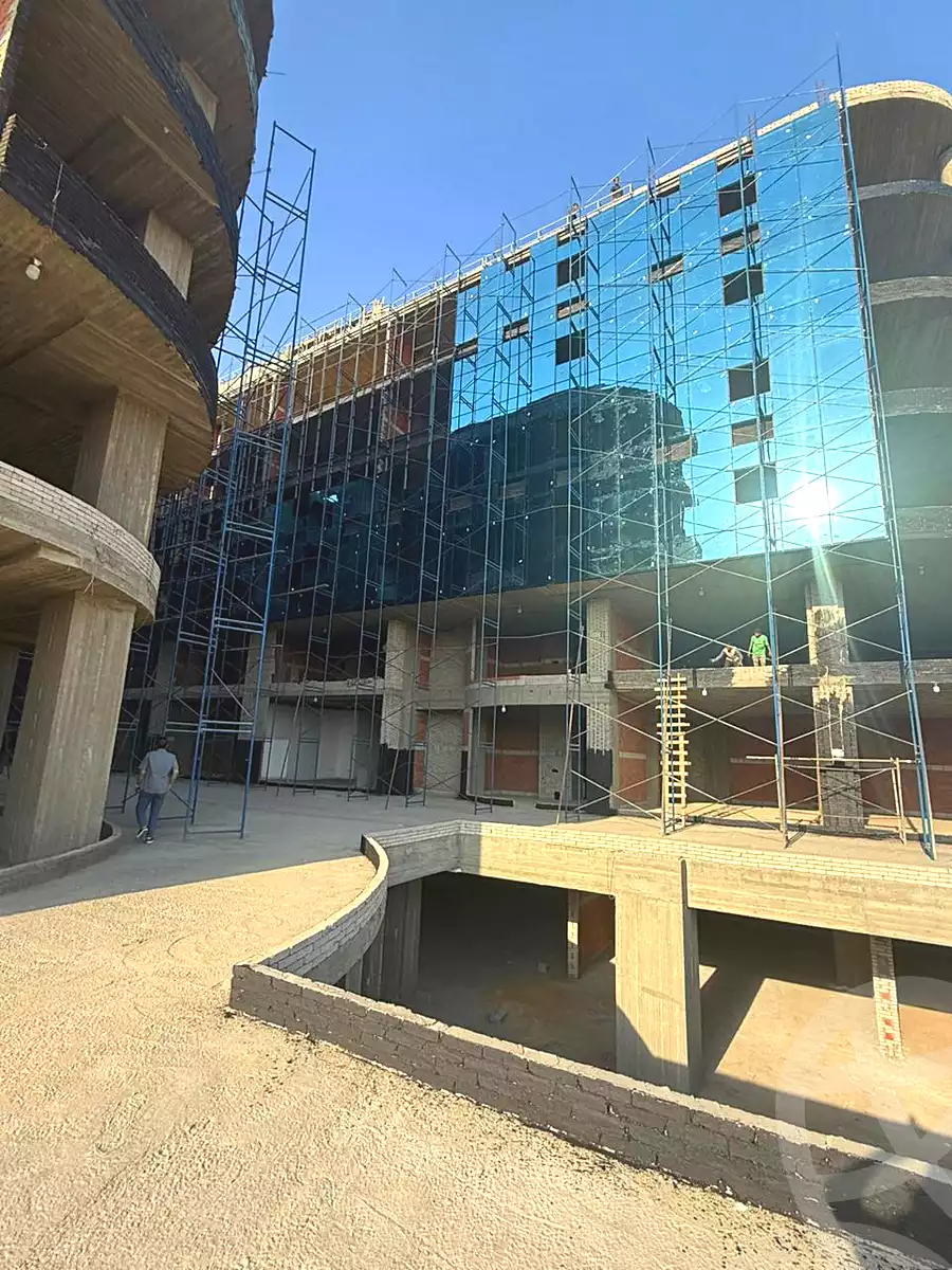https://aqarmap.com.eg/ar/listing/6687612-for-sale-cairo-el-sheikh-zayed-city-compounds-101-mall-premium
