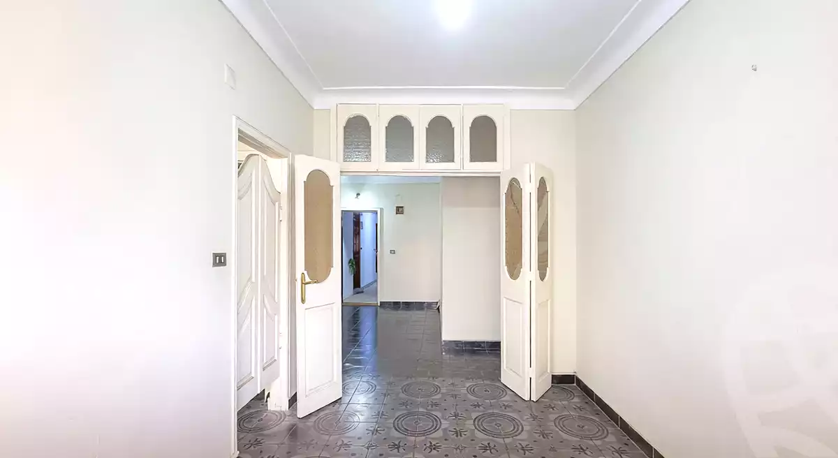 https://aqarmap.com.eg/ar/listing/6689552-for-sale-alexandria-moharram-bey-saed-allah-glabw-st