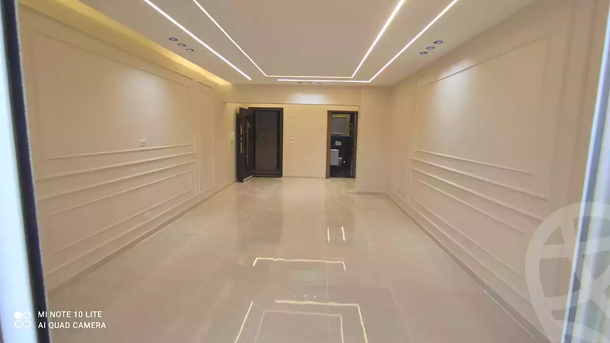 https://aqarmap.com.eg/en/listing/6692918-for-sale-cairo-el-sheikh-zayed-city-compounds-el-khamayel