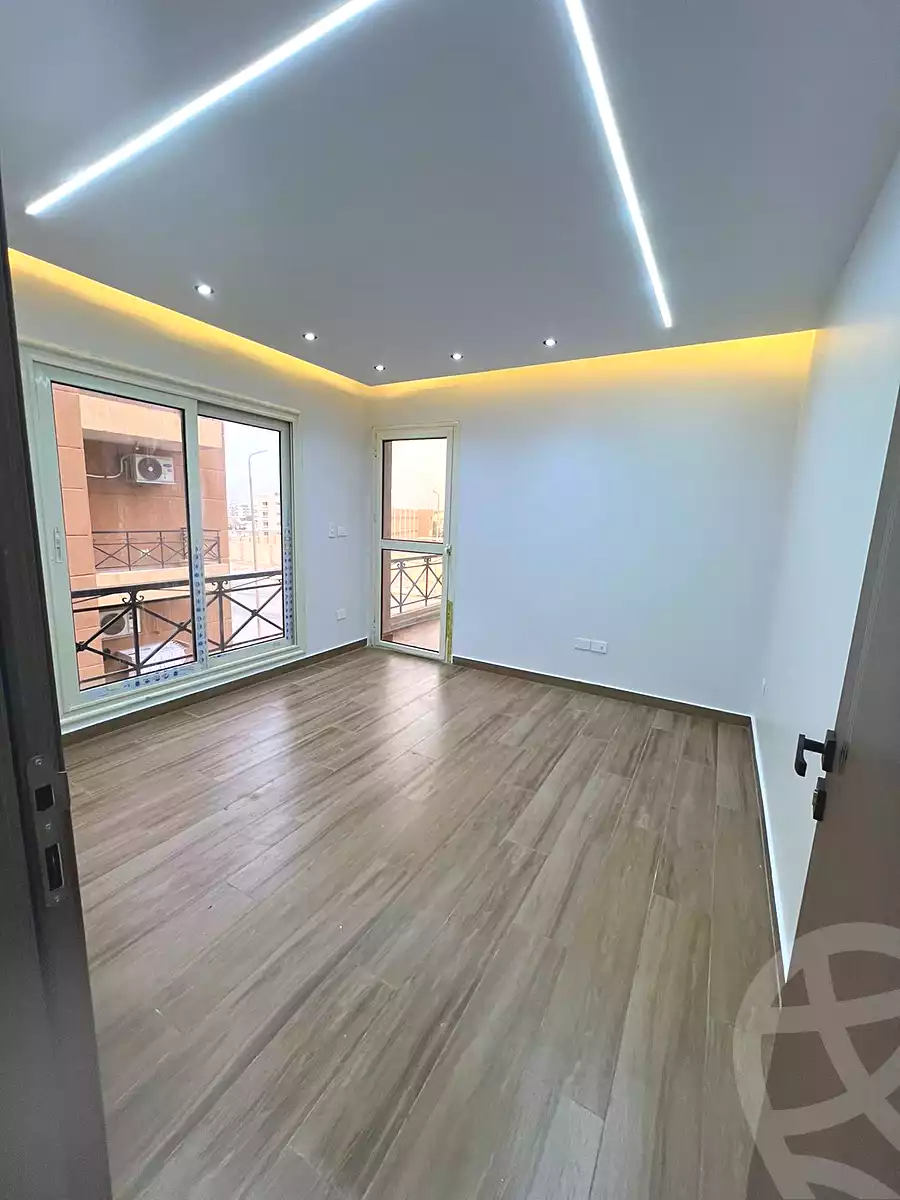 https://aqarmap.com.eg/ar/listing/6694215-for-sale-cairo-el-sheikh-zayed-city-compounds-el-khamayel