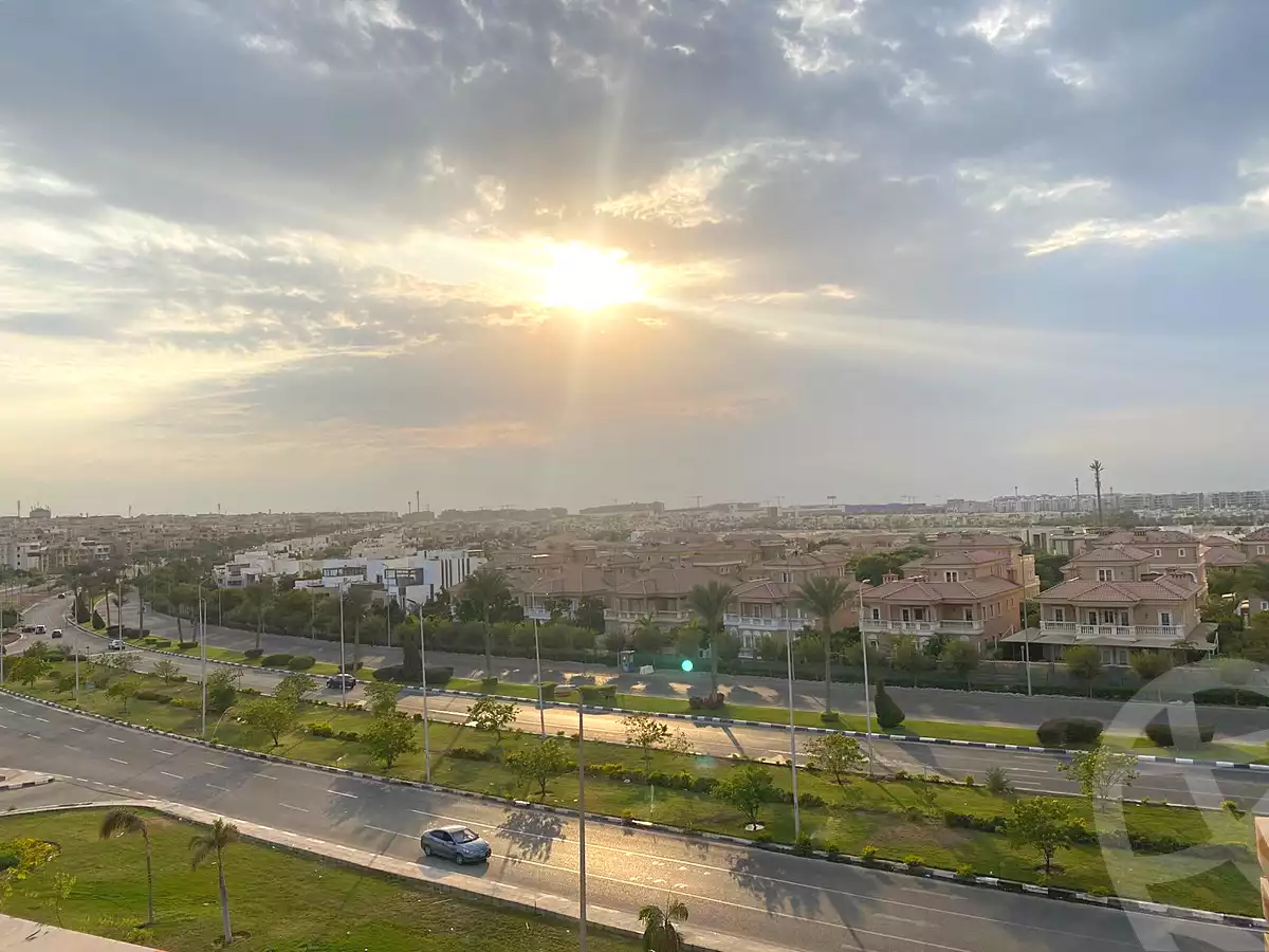 https://aqarmap.com.eg/ar/listing/6698466-for-sale-cairo-new-cairo-ganob-el-akadamiya-orouba-axis