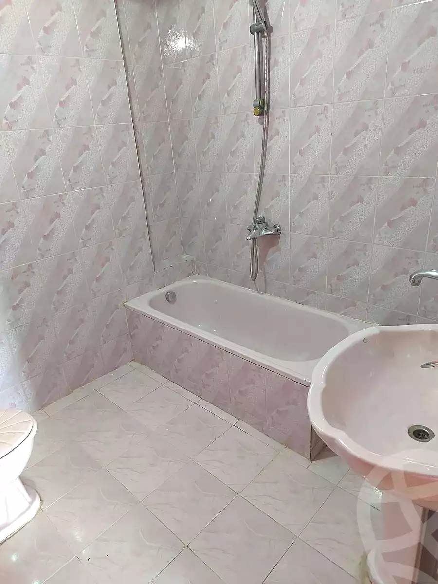 https://aqarmap.com.eg/en/listing/6699434-for-rent-cairo-helwan-sherif-st