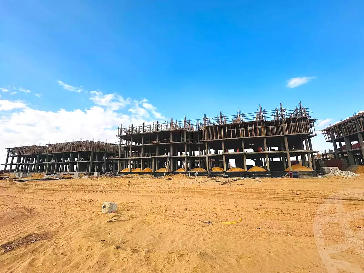 https://aqarmap.com.eg/ar/listing/6766801-for-sale-cairo-el-sheikh-zayed-city-lshykh-zyd-ljdyd-lugar-compound-gates