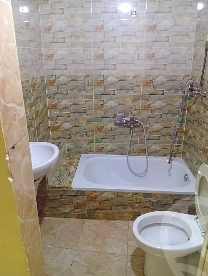 https://aqarmap.com.eg/ar/listing/6706778-for-rent-cairo-el-zaytun-lzytwn-lbhry-salim-al-awal-st