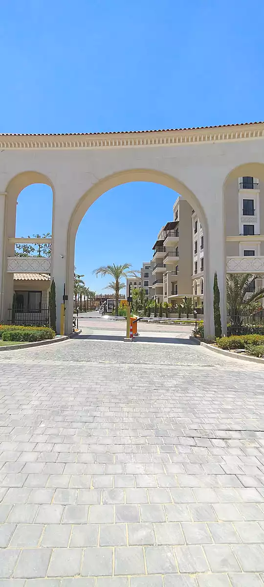 https://aqarmap.com.eg/ar/listing/6708357-for-sale-cairo-el-sheikh-zayed-city-compounds-kmbwnd-fyldj-wyst-dr-llttwyr