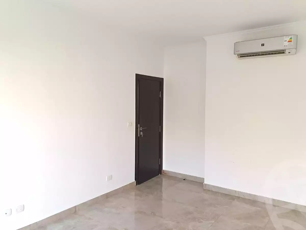 https://aqarmap.com.eg/ar/listing/6710485-for-sale-cairo-el-sheikh-zayed-city-compounds-kmbwnd-wyst-twn-swdyk