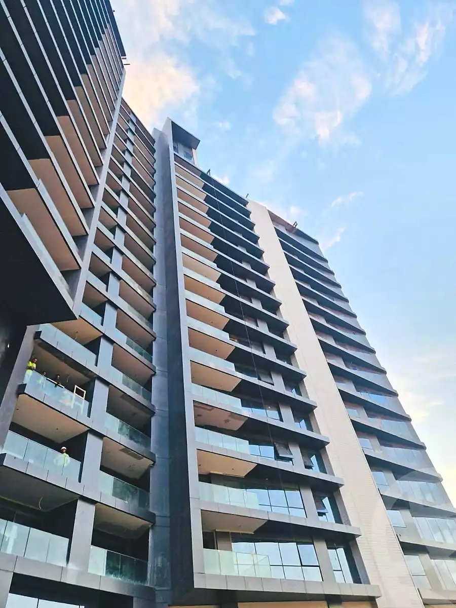 https://aqarmap.com.eg/ar/listing/6712235-for-sale-cairo-el-sheikh-zayed-city-compounds-zyd-wr-llttwyr-park-towers-zed-el-sheikh-zayed-compound