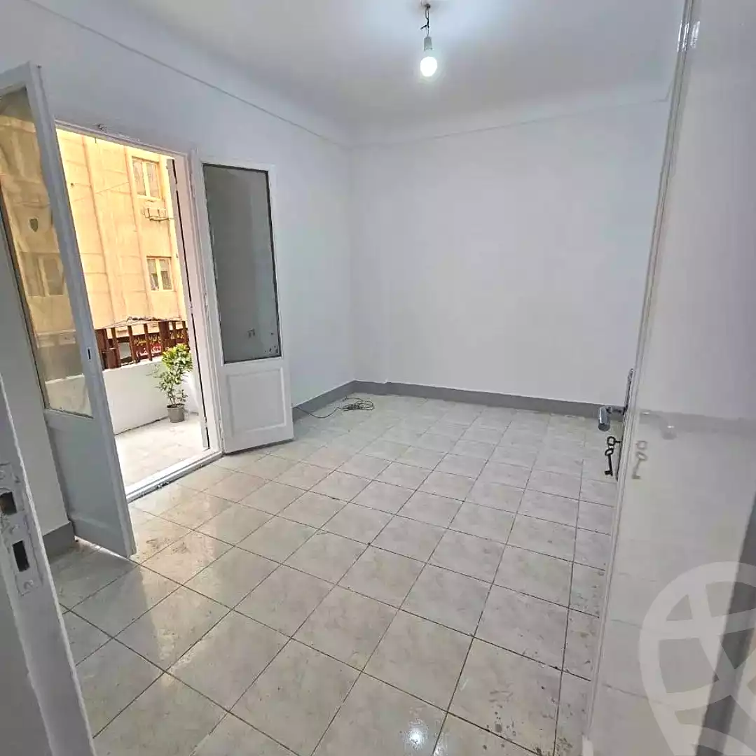 https://aqarmap.com.eg/ar/listing/6713366-for-sale-alexandria-sydy-bshr-sydy-bshr-bhry-amr-el-nogomy-st