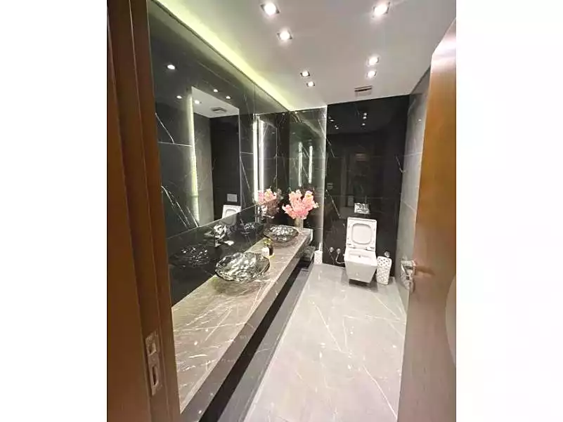 https://aqarmap.com.eg/ar/listing/6726009-for-rent-cairo-new-cairo-compounds-hyde-park-centre-ville-hyde-park