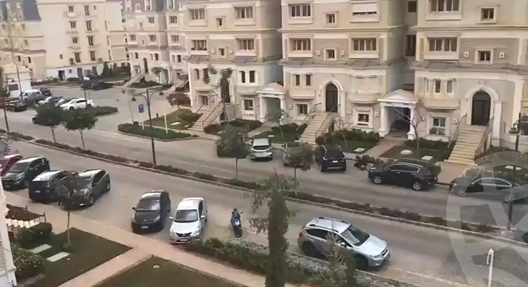 https://aqarmap.com.eg/en/listing/6725989-for-sale-cairo-new-cairo-compounds-mountain-view-hyde-park
