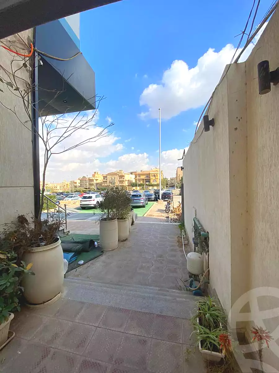 https://aqarmap.com.eg/ar/listing/6728778-for-rent-cairo-new-cairo-first-settlement-mhwr-mstfy-kml
