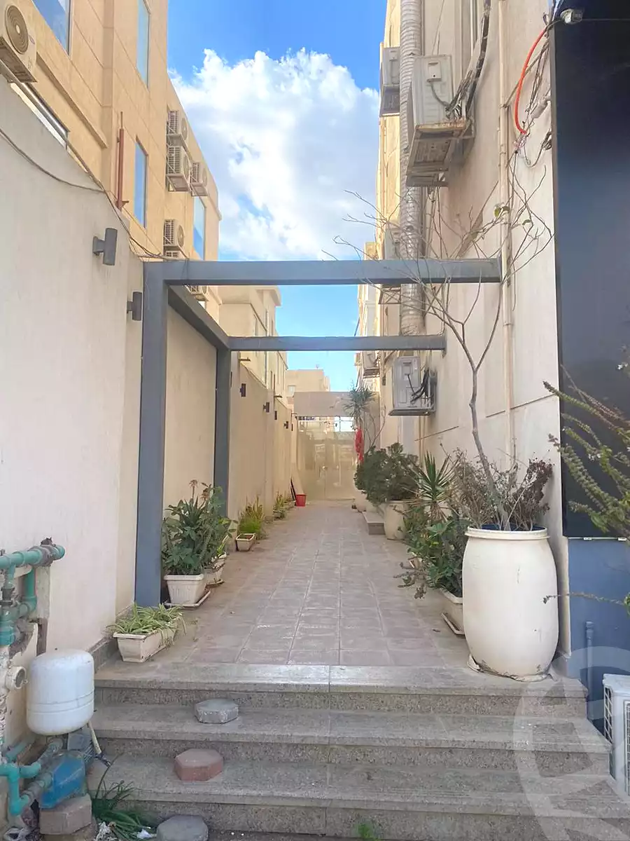 https://aqarmap.com.eg/ar/listing/6728778-for-rent-cairo-new-cairo-first-settlement-mhwr-mstfy-kml