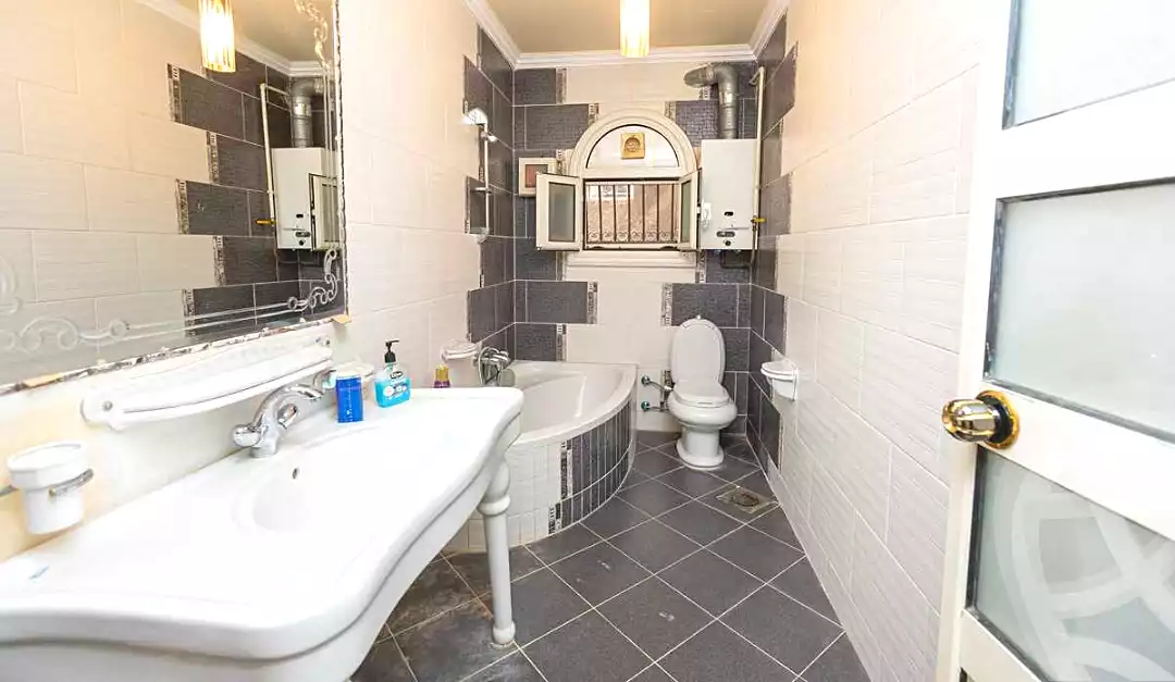 https://aqarmap.com.eg/ar/listing/6732847-for-sale-alexandria-ganaklis-shr-mrtdy-bsh