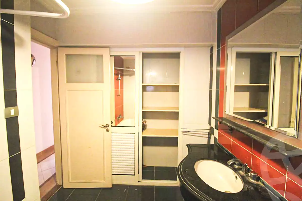 https://aqarmap.com.eg/ar/listing/6736345-for-sale-alexandria-lauran-shr-bw-qyr-tryq-lhry